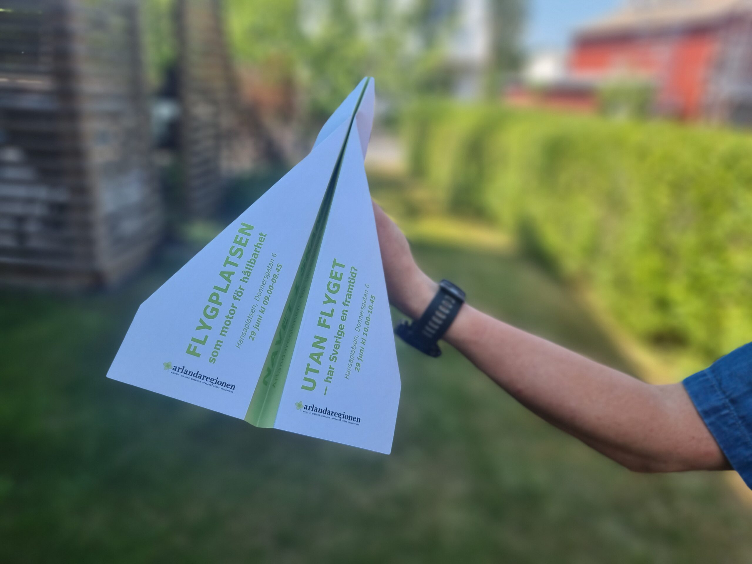 Bild på pappersflygplan, som del i ett strategiskt ochkreativt arbete.